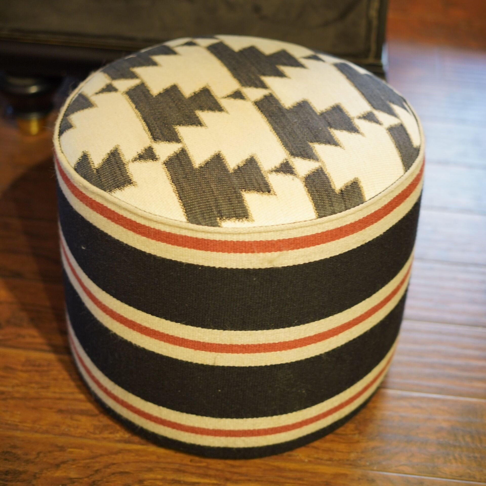 Yuvarlak Puf ve Yastık