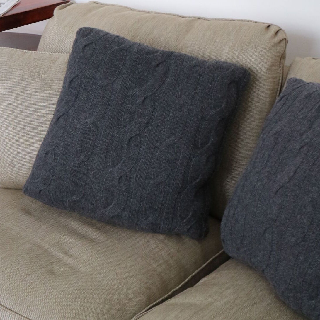 Gri Yün Çift Yastık