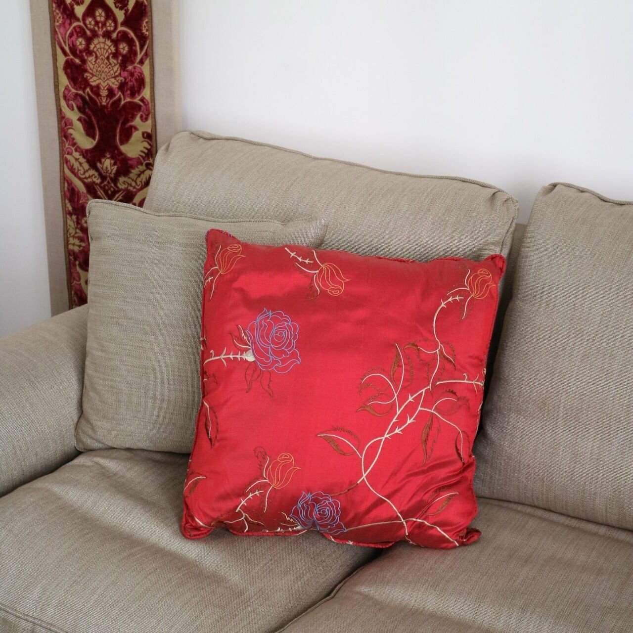 İşlemeli Çift ipek Yastık-Kırmızı