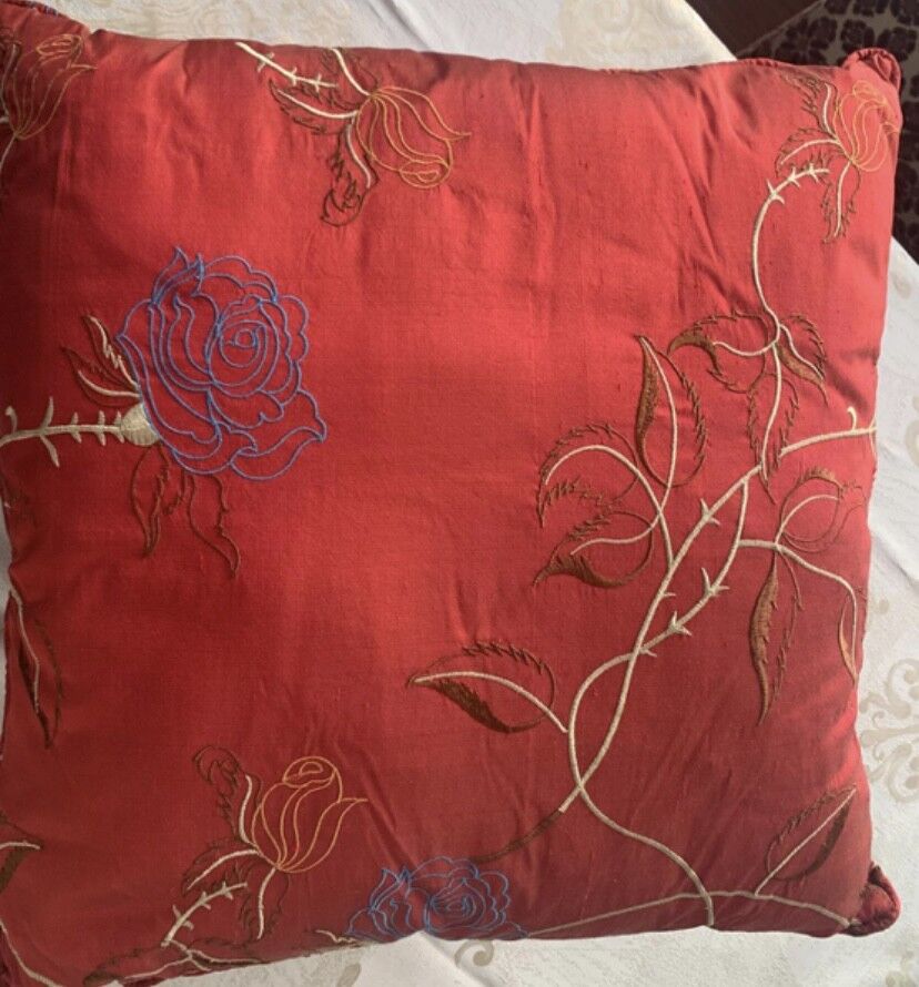 İşlemeli Çift ipek Yastık-Kırmızı