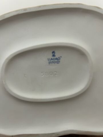 Köpekleri Gezdiren Kadın Lladro Heykelcik