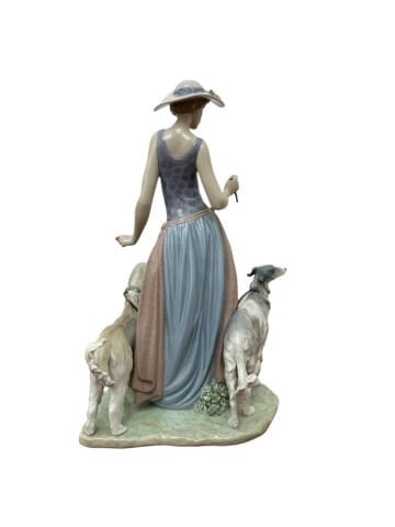 Köpekleri Gezdiren Kadın Lladro Heykelcik