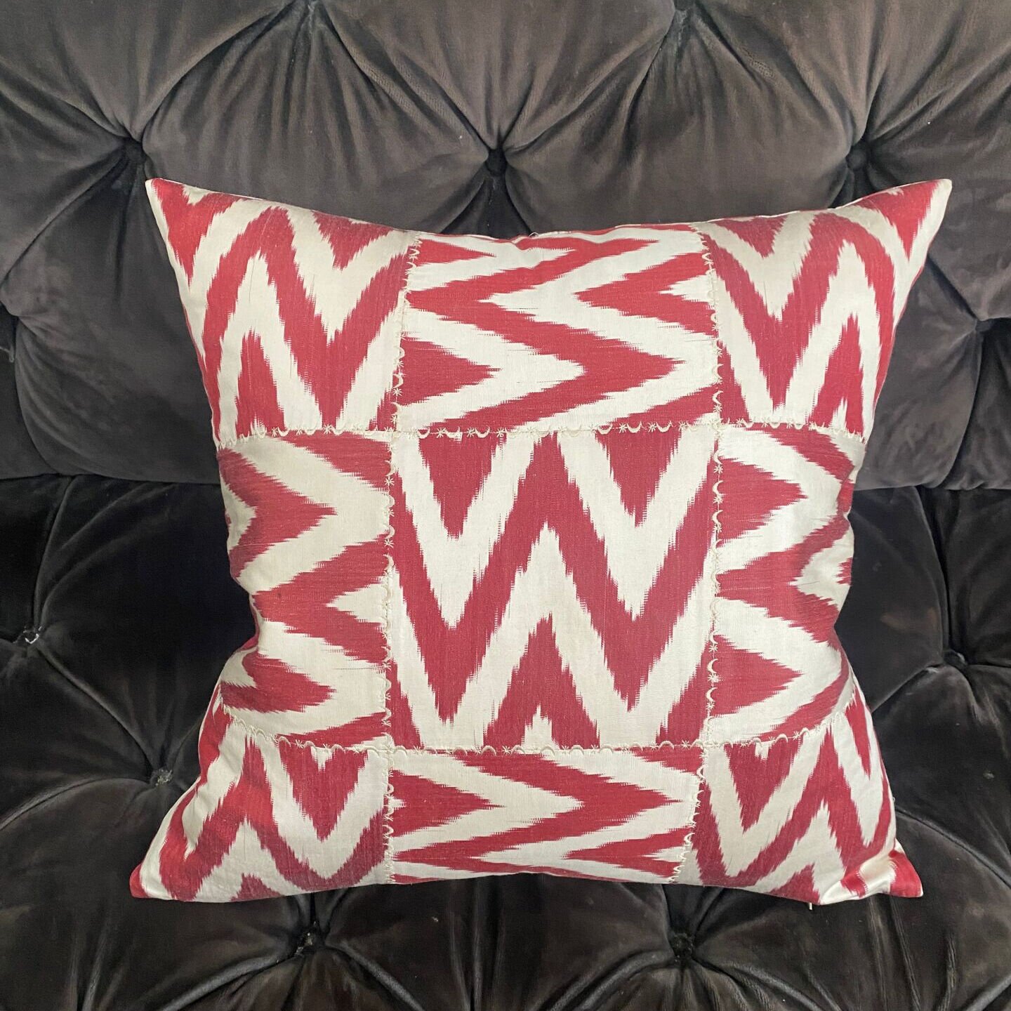 Kırmızı Yastık by Rıfat Özbek