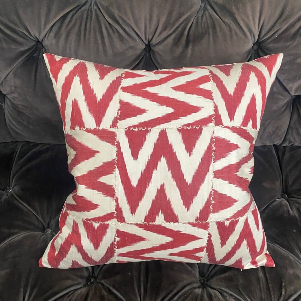 Kırmızı Yastık by Rıfat Özbek