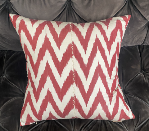 Kırmızı Yastık by Rıfat Özbek