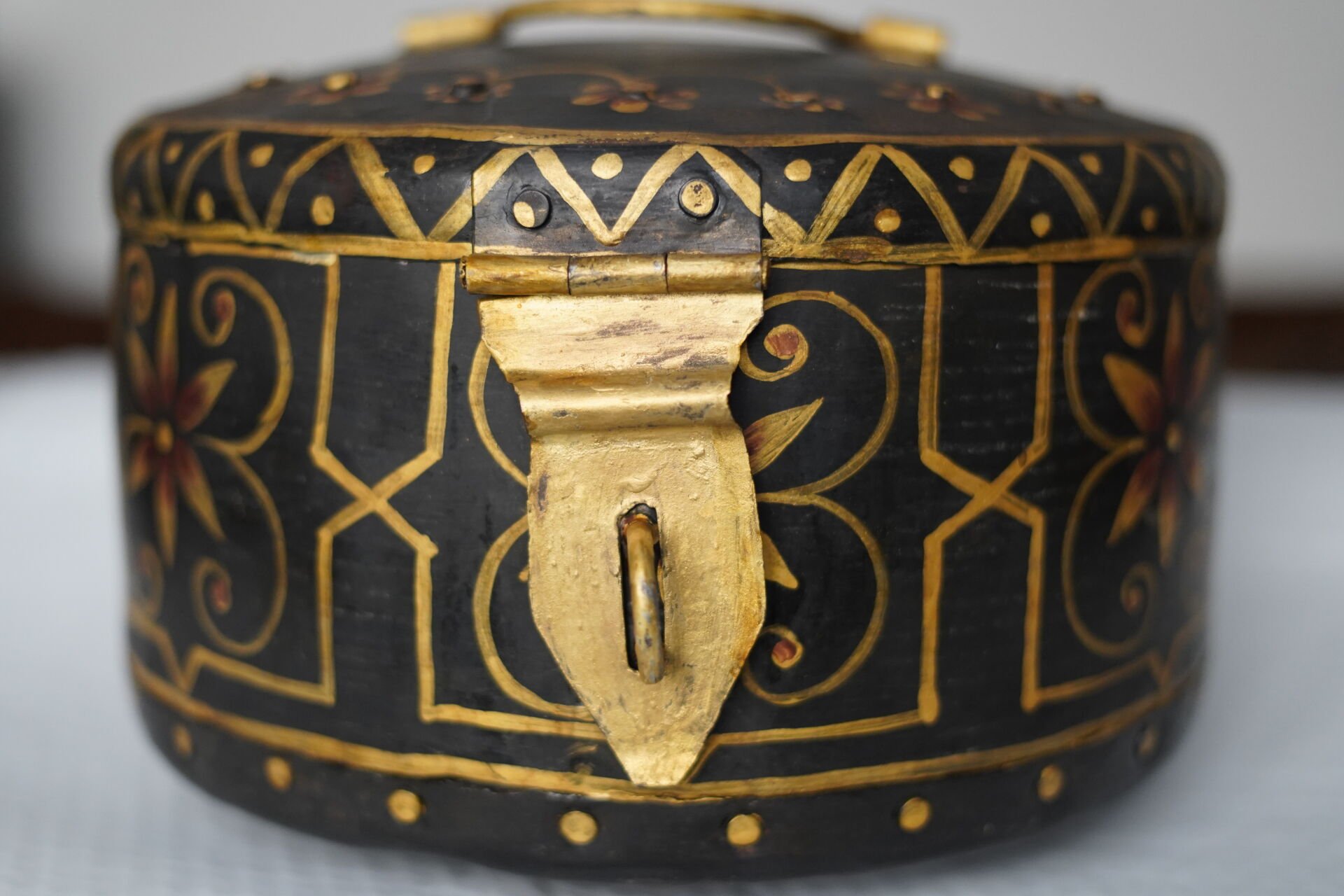 Anantaya Tasarımı Kapaklı El Boyaması Kutu Orta Boy