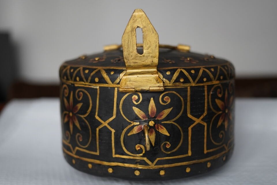 Anantaya Tasarımı Kapaklı El Boyaması Kutu Orta Boy