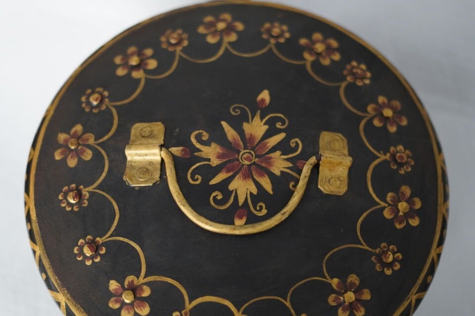 Anantaya Tasarımı Kapaklı El Boyaması Kutu Orta Boy