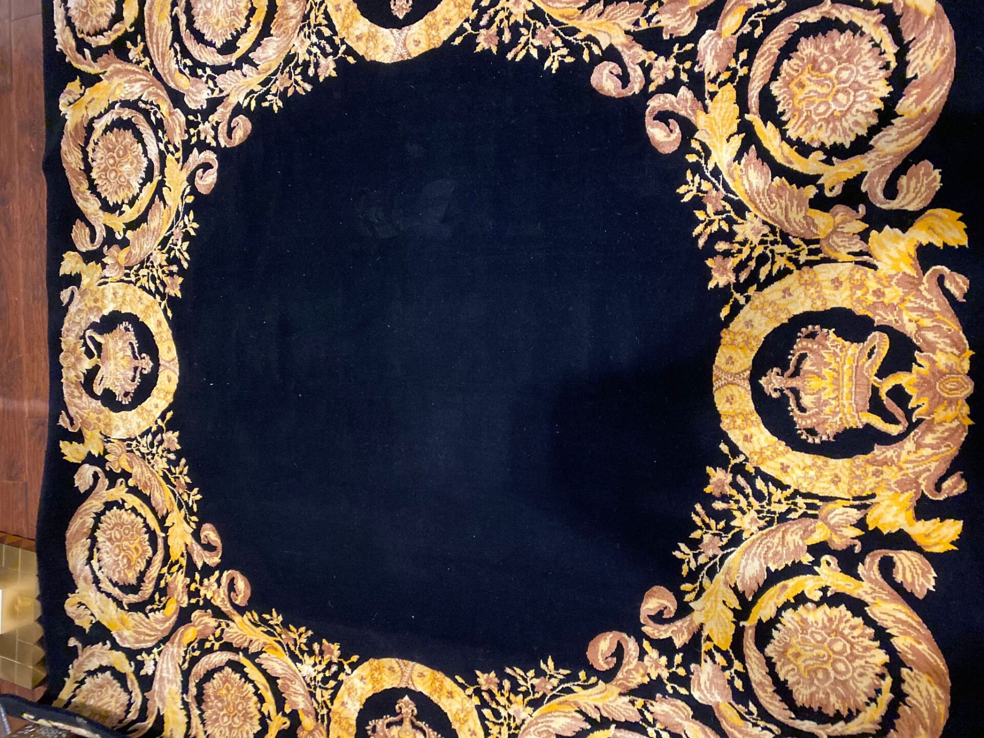 Versace Home Neo-Baroque Stilinde, Siyah Bej Halı