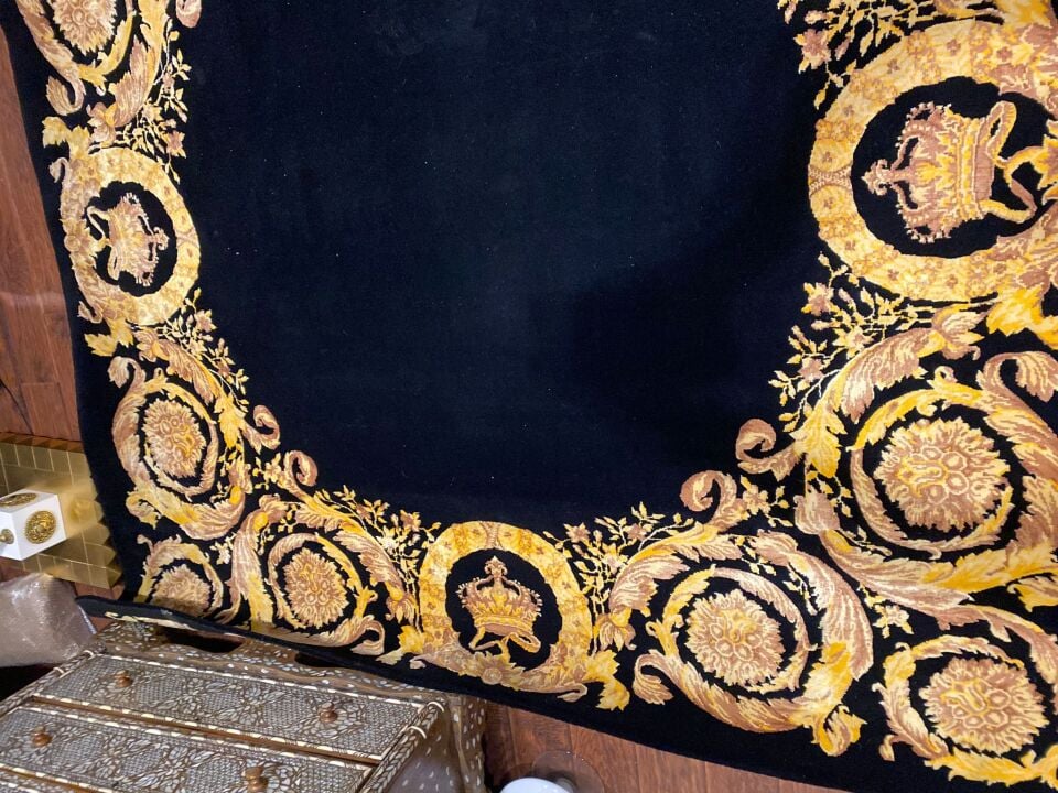Versace Home Neo-Baroque Stilinde, Siyah Bej Halı