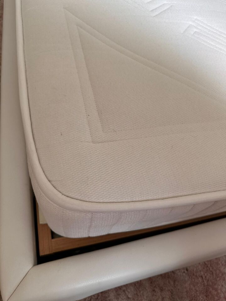 Versace Home Beyaz Deri Yatak Karyolası ve Yatak