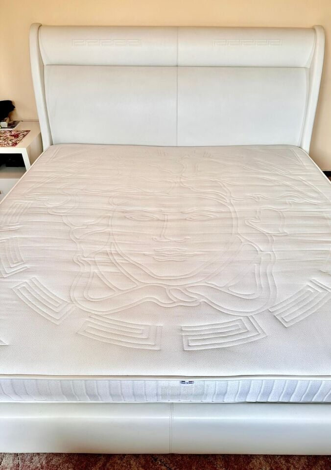 Versace Home Beyaz Deri Yatak Karyolası ve Yatak