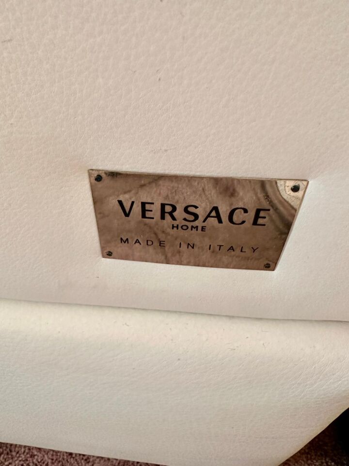 Versace Home Beyaz Deri Yatak Karyolası ve Yatak