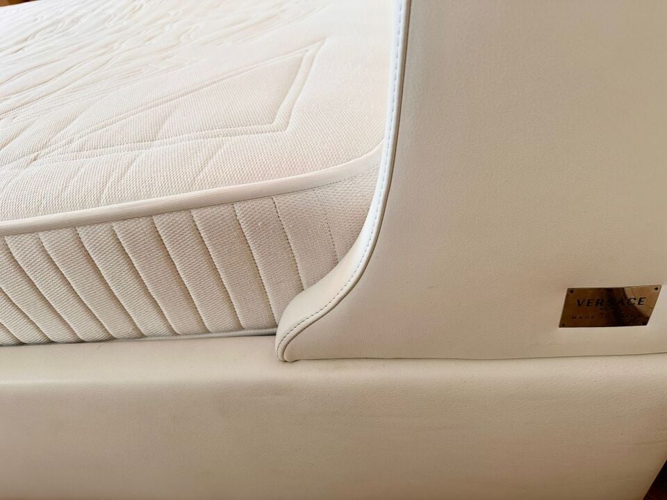 Versace Home Beyaz Deri Yatak Karyolası ve Yatak